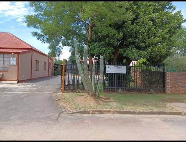 8 BEDROOM HOUSE FOR SALE IN MACHADODORP